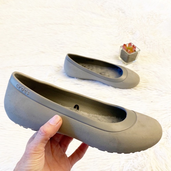 CROCS | Grey Ballet Flats loafers faux fur footbed women’s 6 - Picture 2 of 9